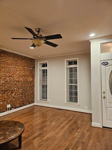 Building Photo - 908 S Hanover St