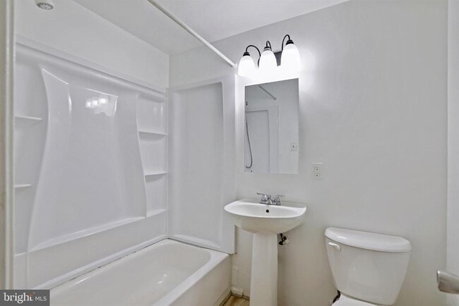 Building Photo - 123 Davis Ave SW