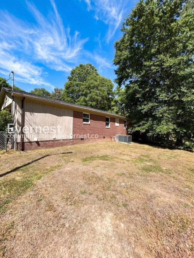 Building Photo - 2741 Mary Ave