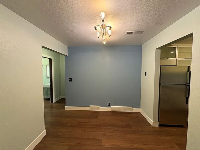 Building Photo - 2 Bedroom 2 Bath Condo in Salt Lake City!