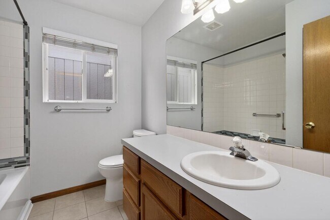 Building Photo - 151 Crabapple Dr