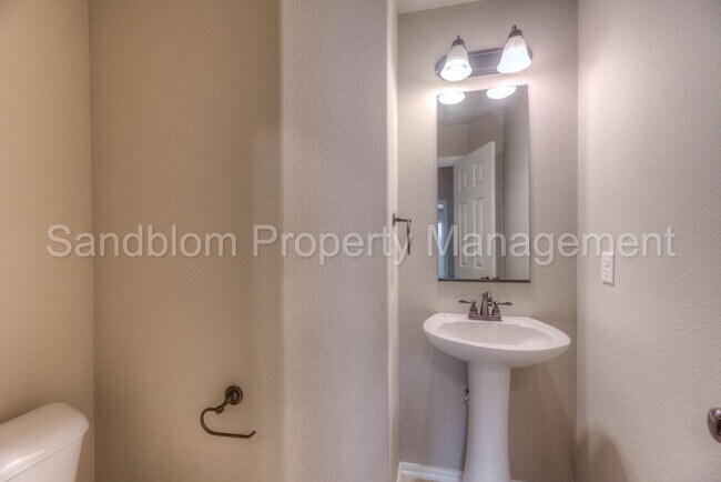 Building Photo - FOR LEASE | Jenks | 4 Bed, 2.5 Bath | $184...