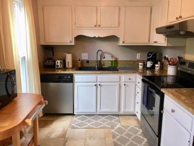 Building Photo - 3 Bedroom | 2.5 Bath - Townhome in Mount P...