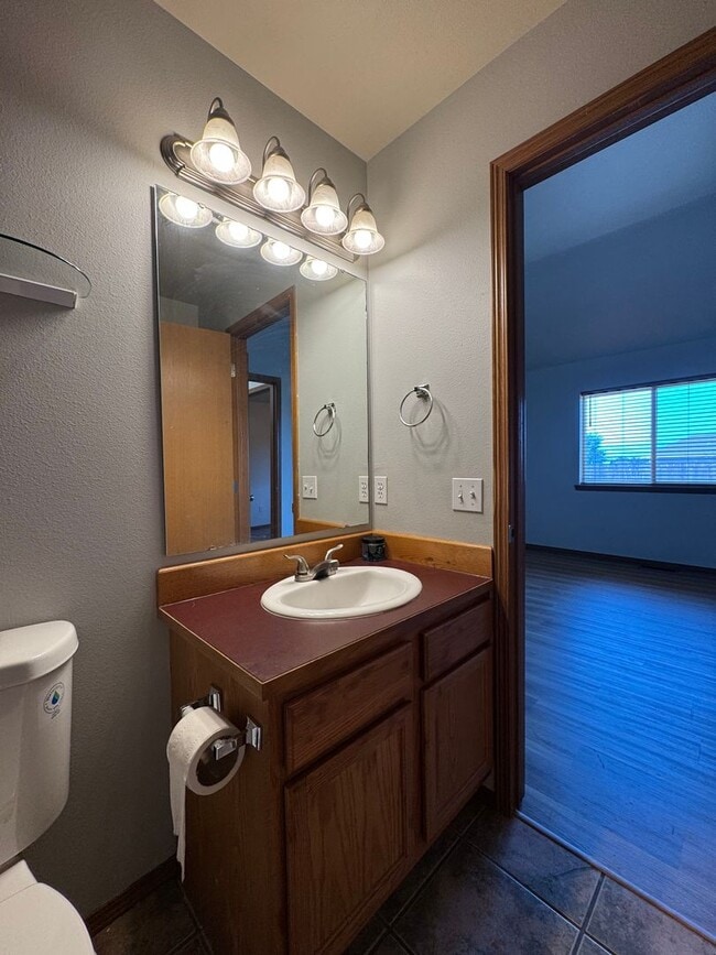 Building Photo - Modern 3BR/2BA Rental with Large Kitchen &...