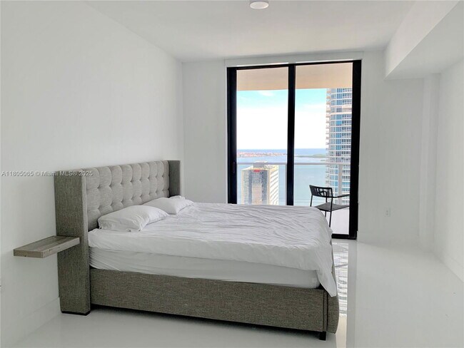 Building Photo - 1010 Brickell Ave