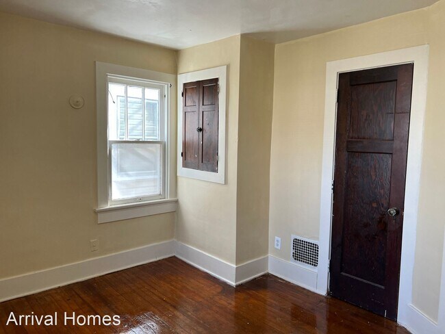 Building Photo - 3 br, 1 bath House - 724 W Fairview Ave