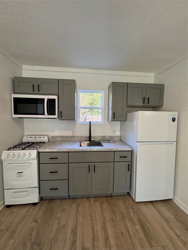 Building Photo - 1747 5th St