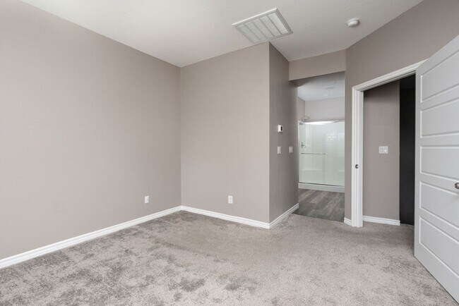 Building Photo - Modern Henderson Townhome with Loft & Resort-Style Amenities