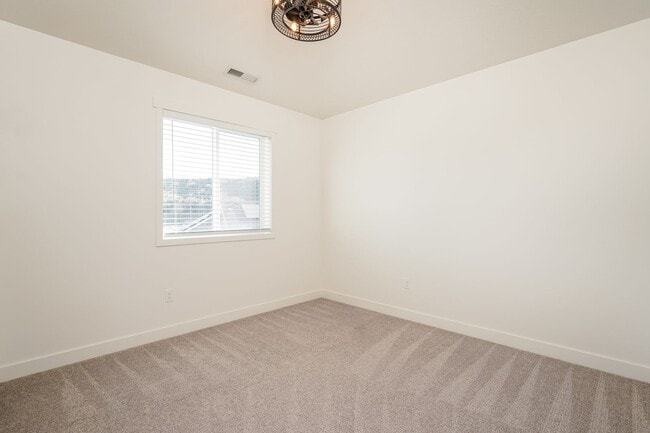 Building Photo - Spacious 4 Bed, 2.5 Bath Home with Central Air & 2-Car Garage! - Available NOW!