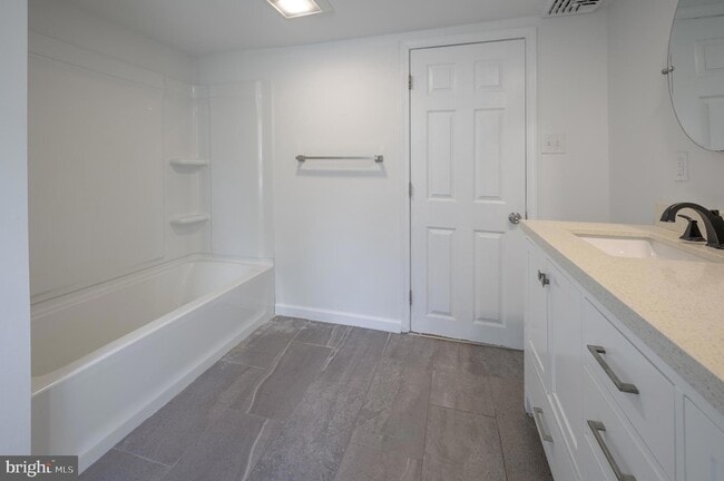 Building Photo - 1979 US-206