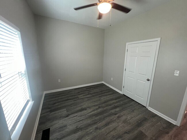 Building Photo - W 27th Street