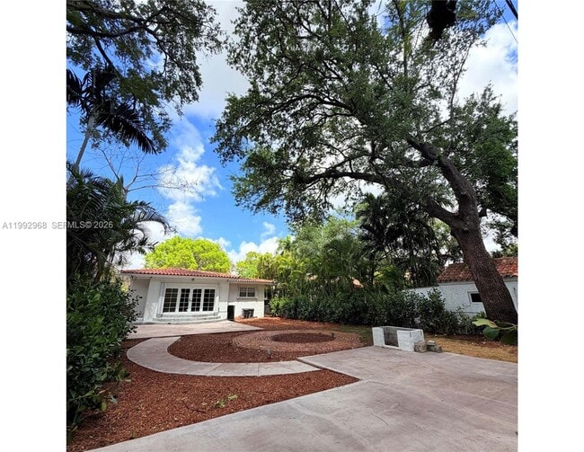 Building Photo - 1032 Obispo Ave