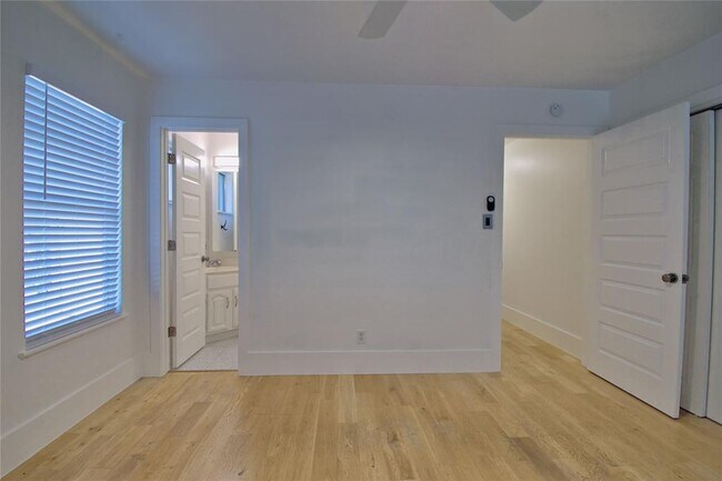 Building Photo - 2604 Sherwood Ln