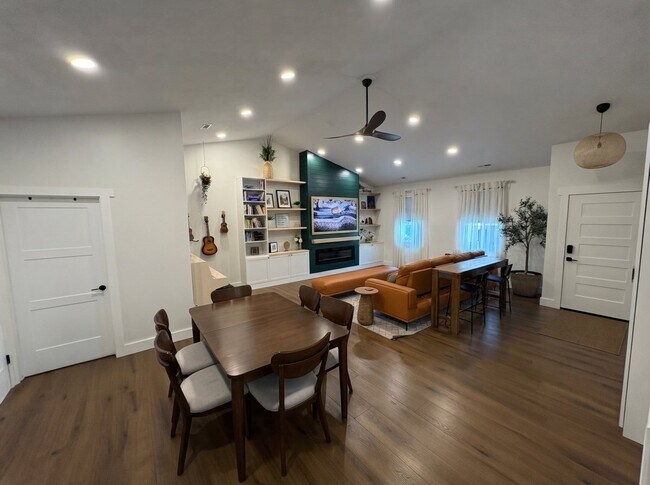 Building Photo - 692 W 1500 S