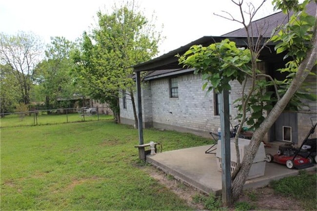 Building Photo - 93 S Shirley Ln