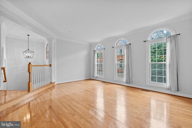 Building Photo - 271 Murtha St