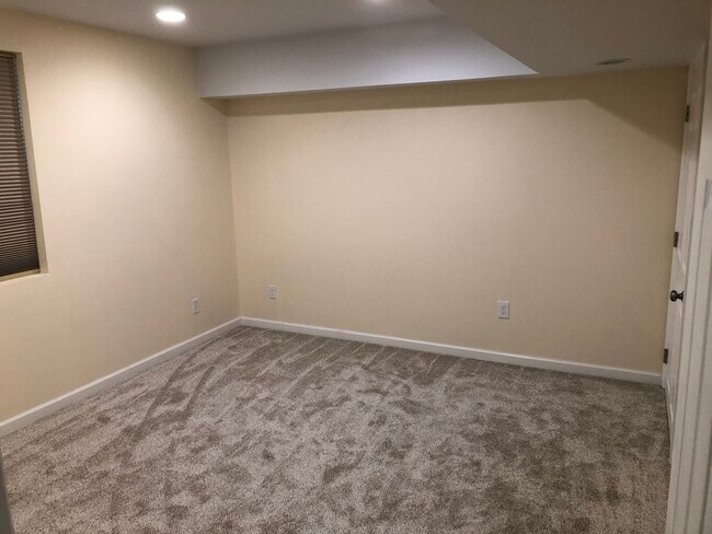 Building Photo - 165 Saddlebred Cir