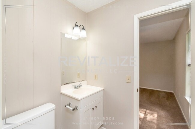 Building Photo - 3 Bedroom Bungalow in Mobile