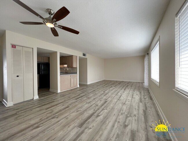 Building Photo - Beautiful 2 Bedroom Unit at Finisterra!