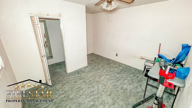 Building Photo - 709 Park Dr