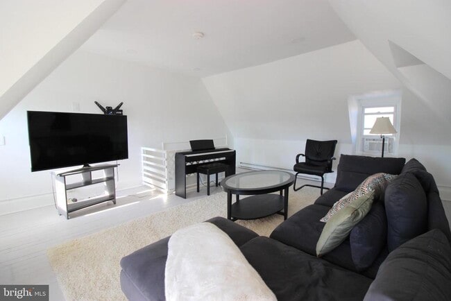 Building Photo - 141 W Mulberry St