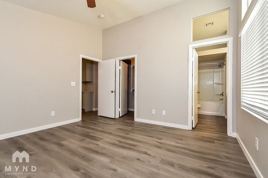 Building Photo - 8116 Dinsmore Dr