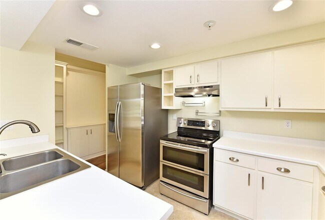 Building Photo - 12800 Melville Dr