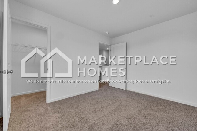 Building Photo - 327 Orchid Ln