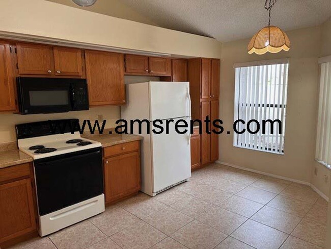 Building Photo - 3 bedroom Townhouse in Orlando