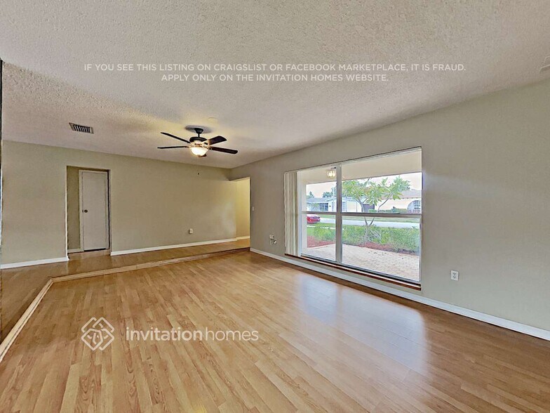Building Photo - 1195 NW 92nd Ave