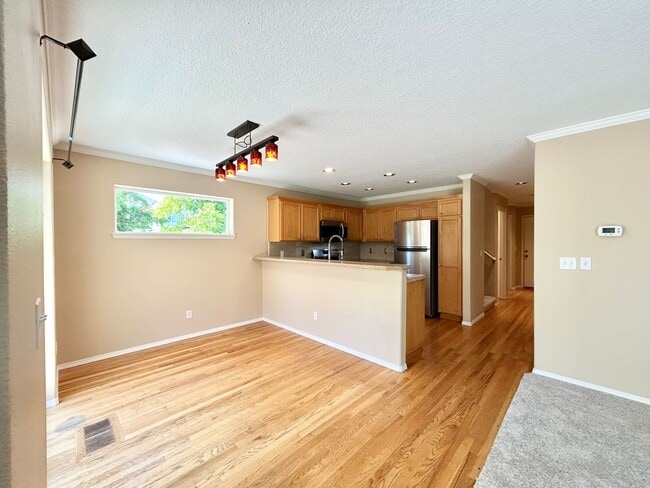 Building Photo - Cozy 4 Bed, 2.5 Bath House!