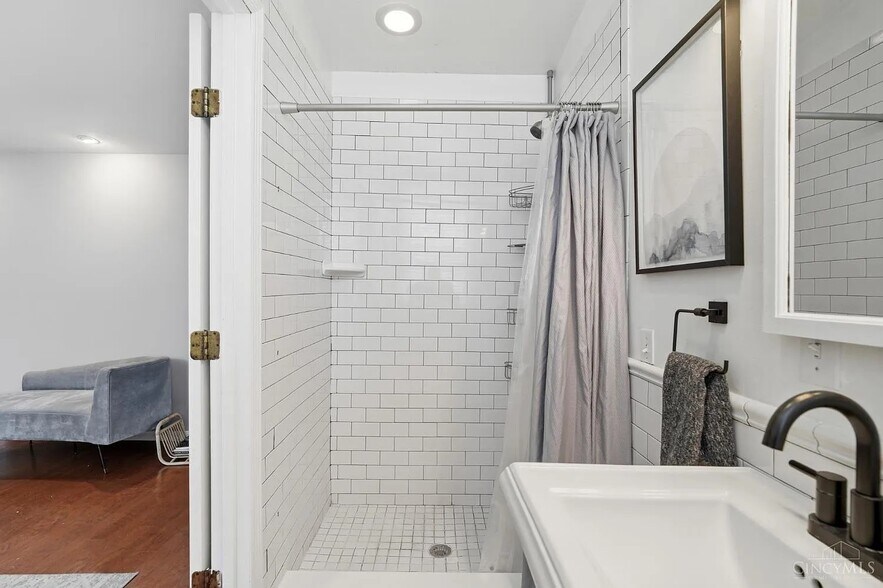 Building Photo - 535 Klotter Ave