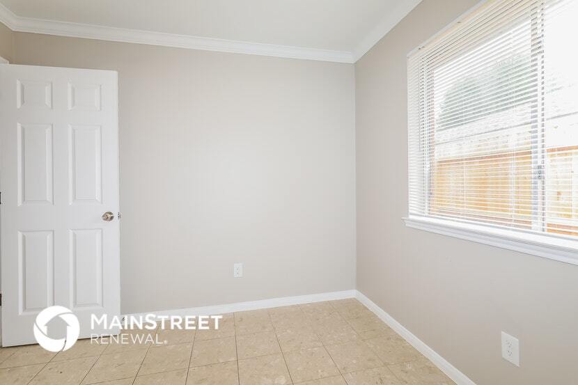 Building Photo - 16811 Creek Trail