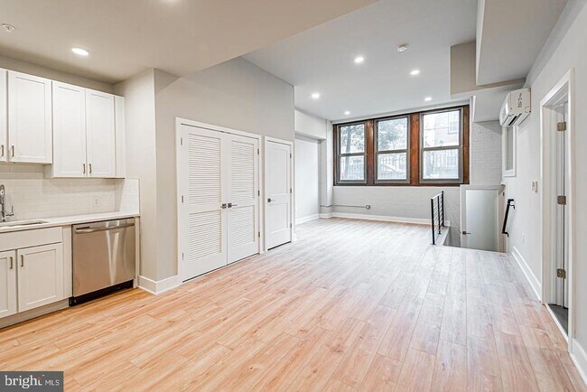 Building Photo - 1300 S 19th St