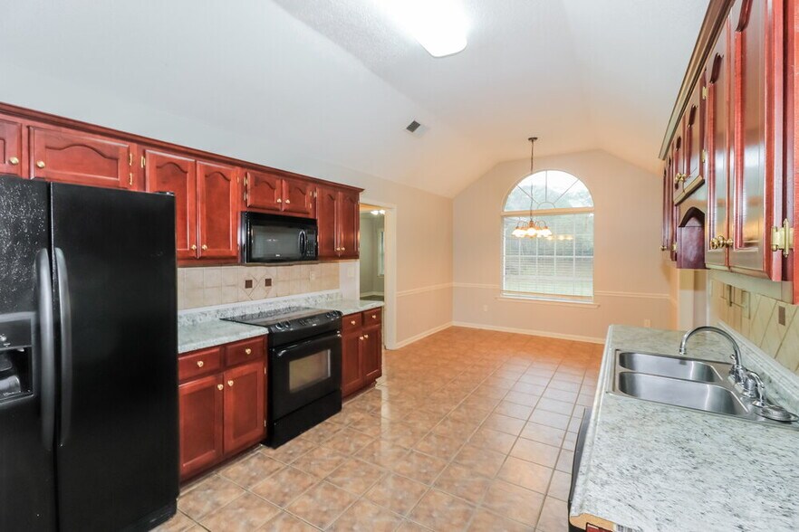 Building Photo - 7708 Shadow View Cove