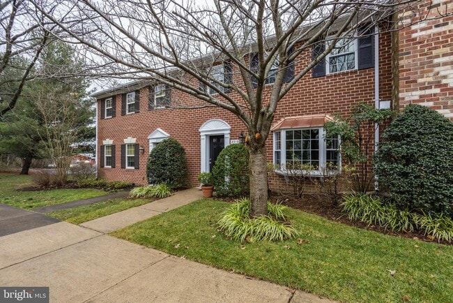 Building Photo - 2313 McGregor Ct