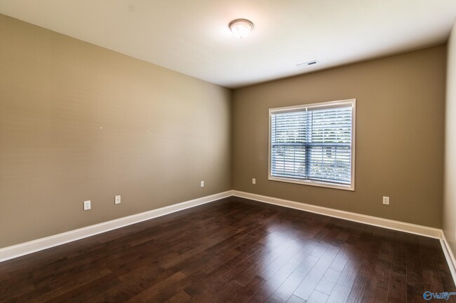 Building Photo - 123 Paul Revere Dr