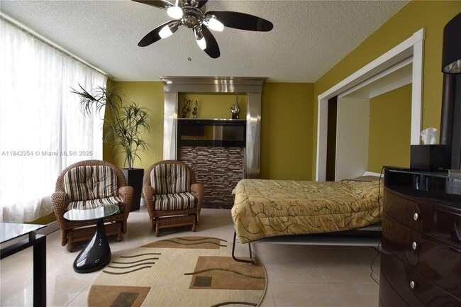 Building Photo - 3800 Oaks Clubhouse Dr