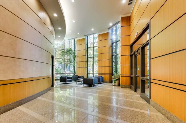 Building Photo - 400 N La Salle Dr