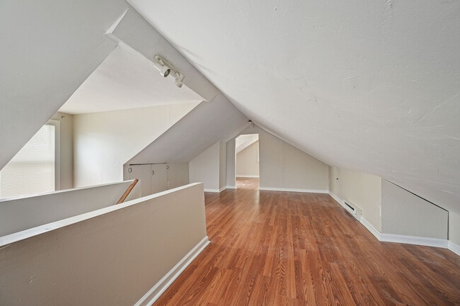Building Photo - 515 East Ave