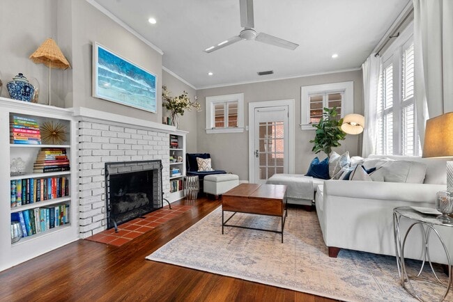 Building Photo - Adorable Avondale Home!
