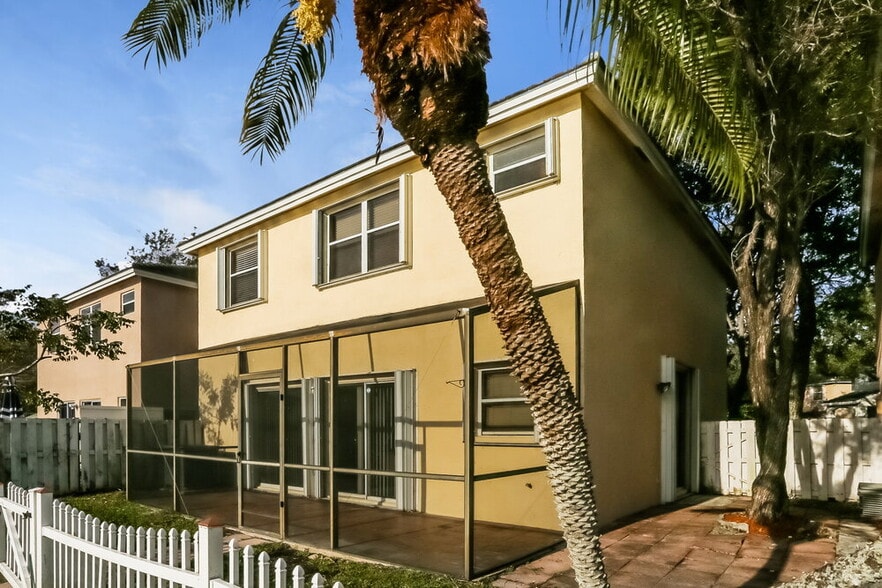 Building Photo - 848 NW 98th Ave