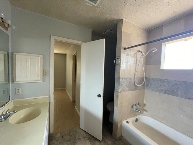 Building Photo - 13911 Cravenridge Dr