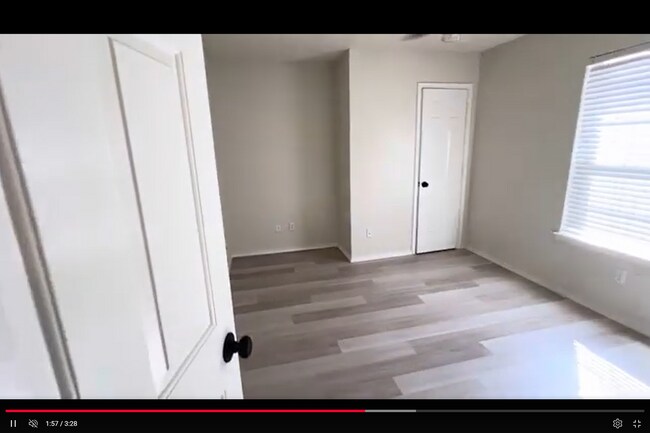 Building Photo - Awesome home in quiet. Culdesac