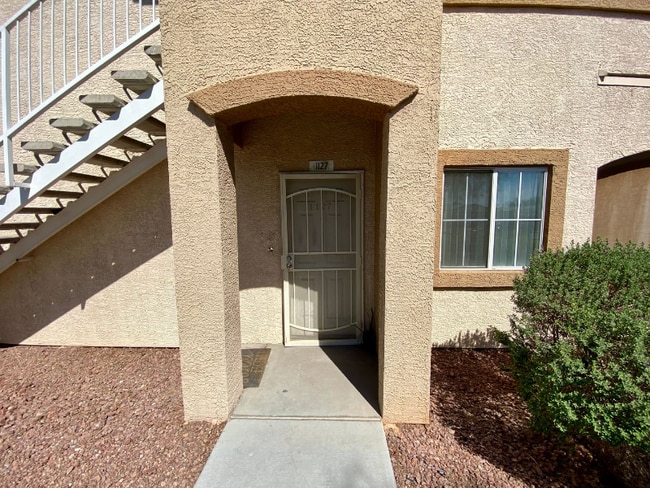 Primary Photo - 3400 Cabana Dr