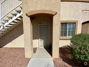 Building Photo - 3400 Cabana Dr