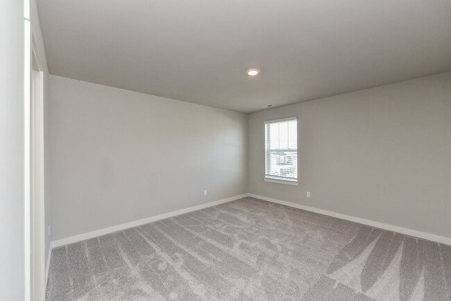 Building Photo - **2022-BUILT TOWNHOME WITH FABULOUS COMMUN...