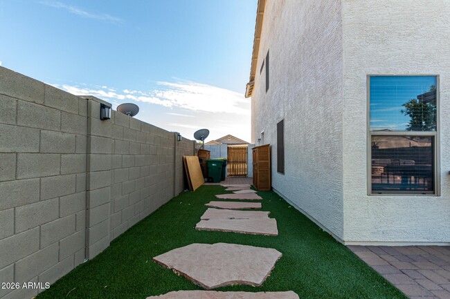 Building Photo - 18452 El Amancer
