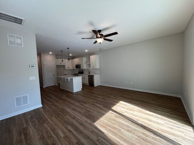 Building Photo - Discover this modern townhouse in Winnabow, NC,