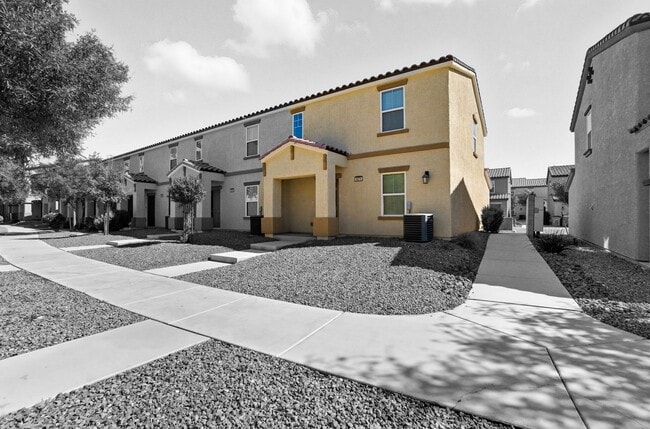 Building Photo - *MOVE IN SPECIAL - $300 OFF FIRST MONTH'S ...